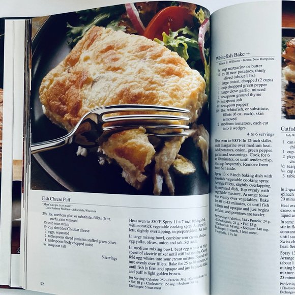 THE FRESHWATER ANGLER "America's Favorite Fish Recipes" EUC - Picture 3 of 9